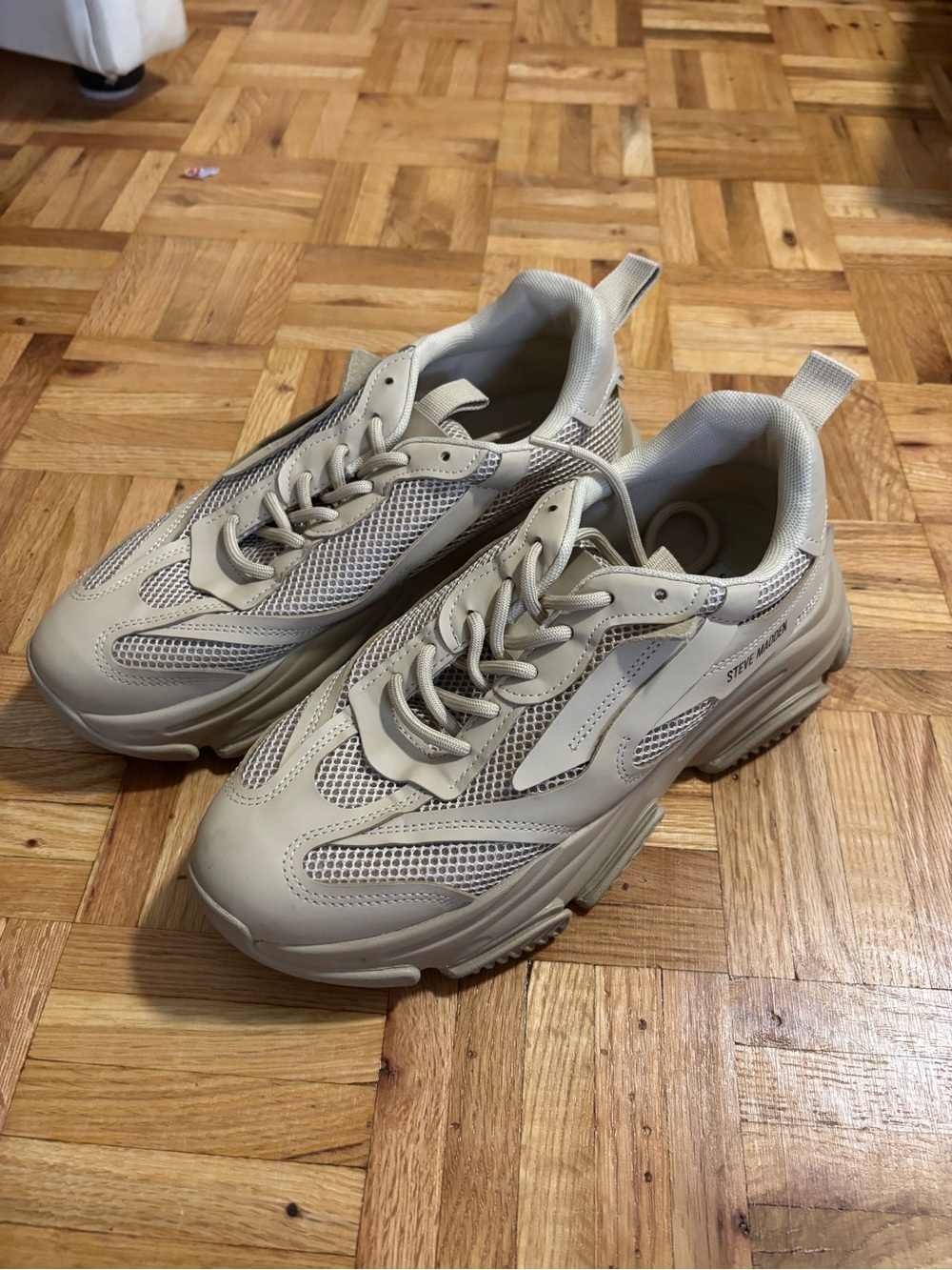 Steve Madden Women’s Size 10 Casual Chunky Sneakers in Beige